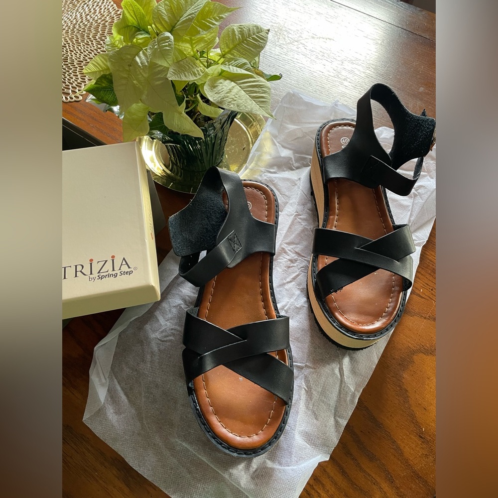 Chic Black Strappy Sandals - Picture 7 of 7